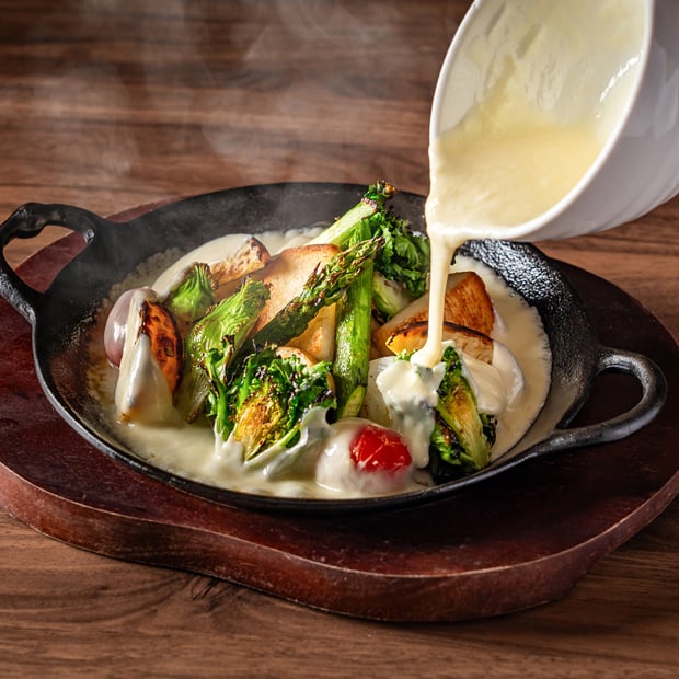 旬野菜の炭火焼ラクレットチーズフォンデュ