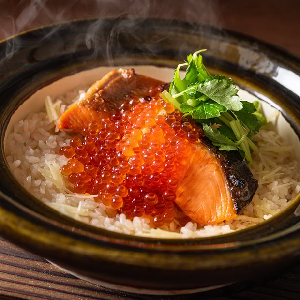 ふくいサーモンといくらの土鍋ご飯