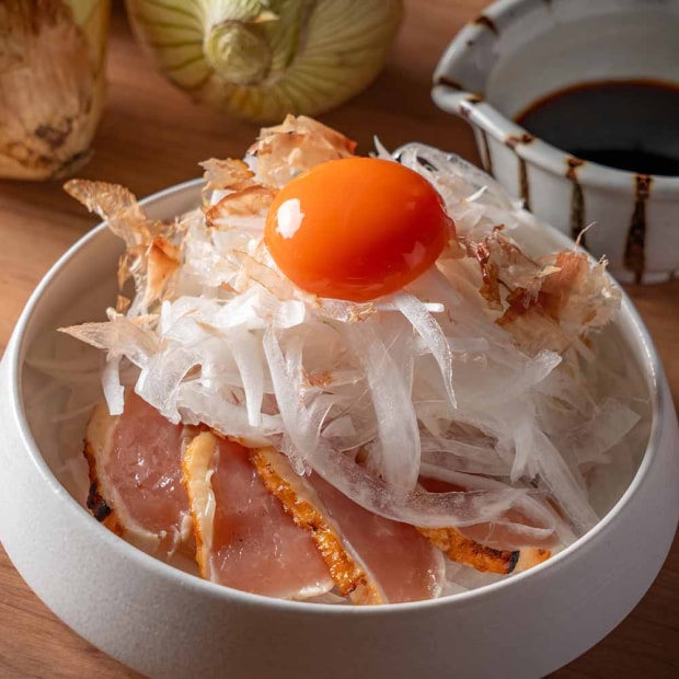 新玉葱たっぷり 地鶏むねみたたき